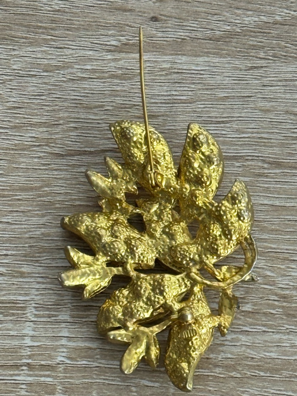 Vintage Leaf Rhinestone Gold Tone Brooch Luminous Sparkly Mid Century 50s 60s - Picture 7 of 8